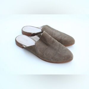 Kenneth Cole New York flat mules